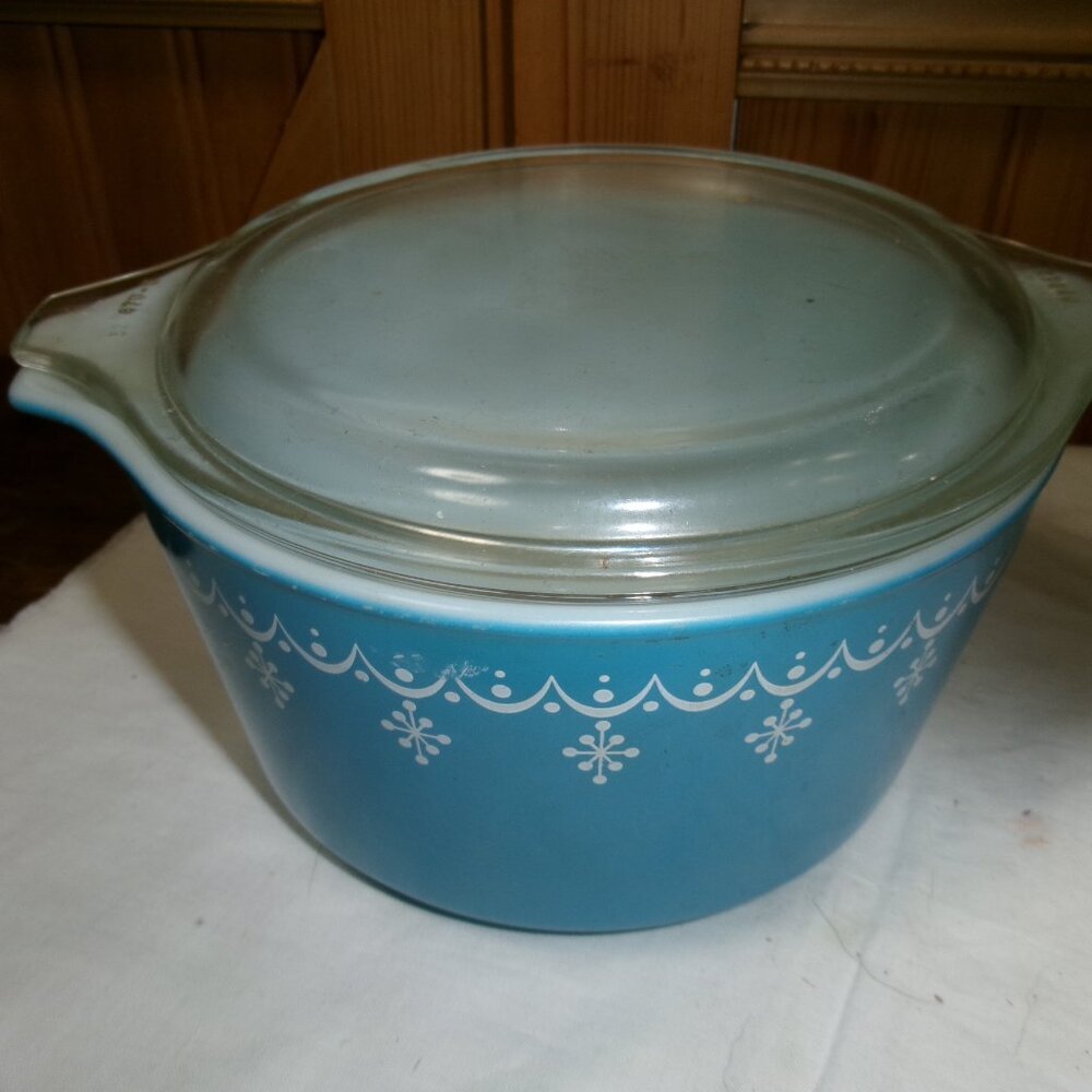 Vtg Pyrex blue 473 bowl and lid  Snowflake garland hard one to find mint - Picture 2 of 4